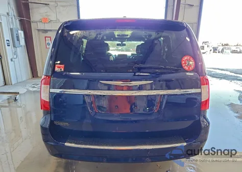 2013 Chrysler Town & Country Touring z USA, uszkodzony, nr VIN 2C4RC1BG1DR748007